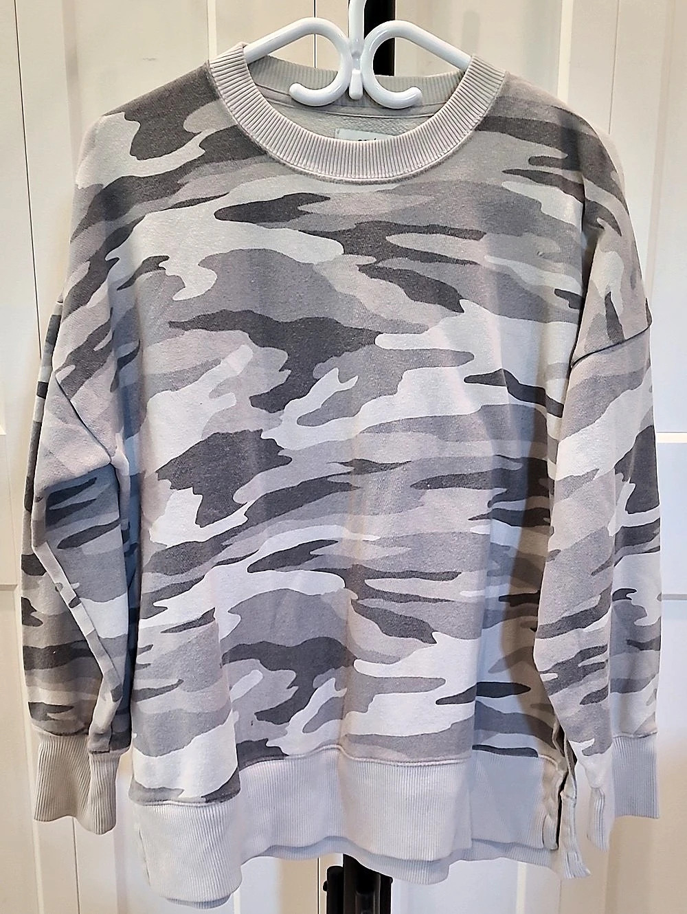 aerie Camo Sweatshirt in Gray Size Small Like New